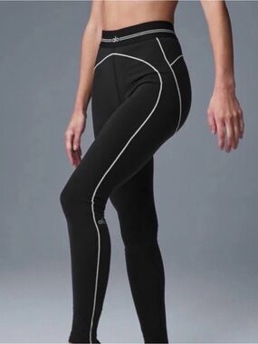 ALO Yoga Black Leggings with White Contrast Piping